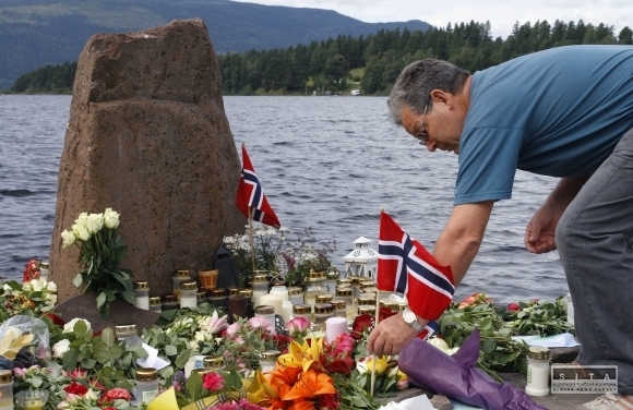 Nórsko smúti za obeťami teroristických útokov