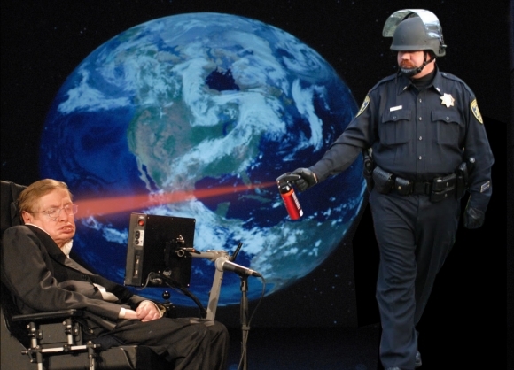 Policajt so sprejom hviezdou internetu