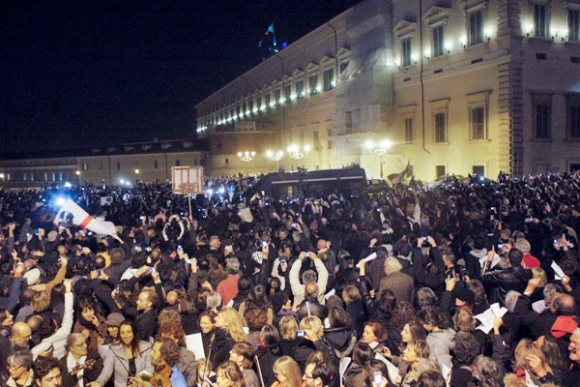 Silvio Berlusconi rezignoval, Rím oslavuje