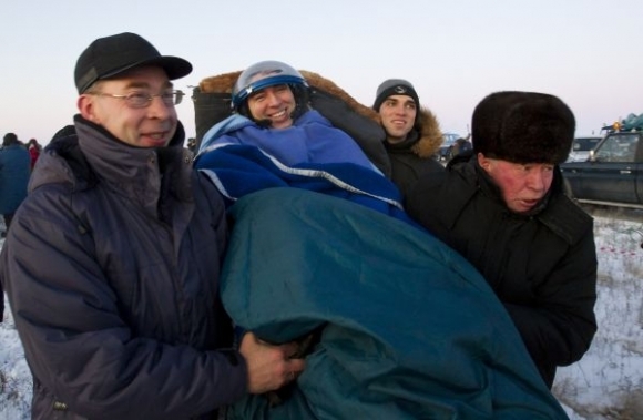 Trojica astronautov z ISS sa vrátila na Zem