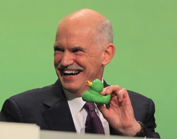 Papandreou sa hral v Nemecku s kačičkou