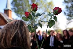 Breivik, ruže, pohreb, nešťastie