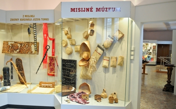 Exotické predmety z ciest misionárov v Misijnom mú