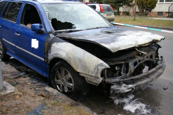 V Senici horeli autá, prípad vyšetruje polícia