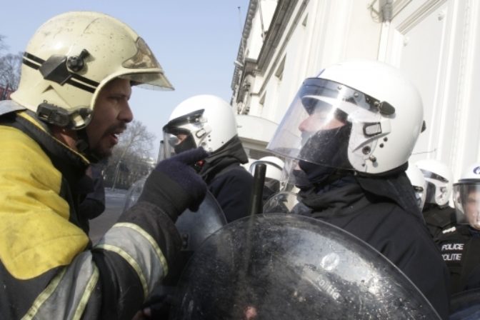 Belgickí hasiči zaútočili proti vládnym škrtom