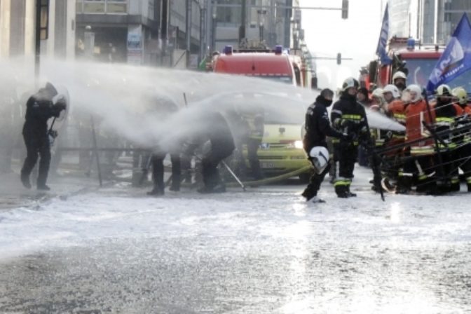 Belgickí hasiči zaútočili proti vládnym škrtom