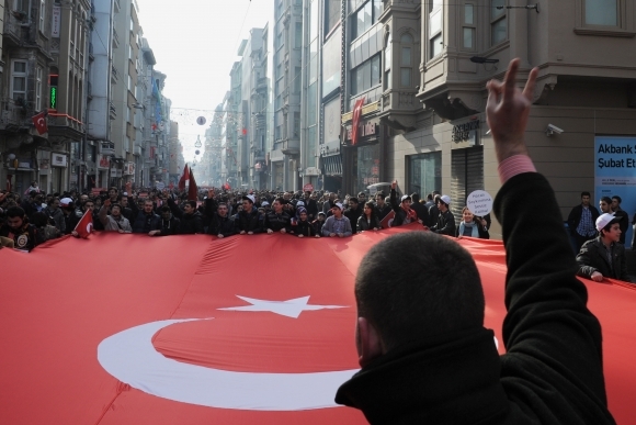 Do ulíc Istanbulu vyšlo 20 tisíc ľudí