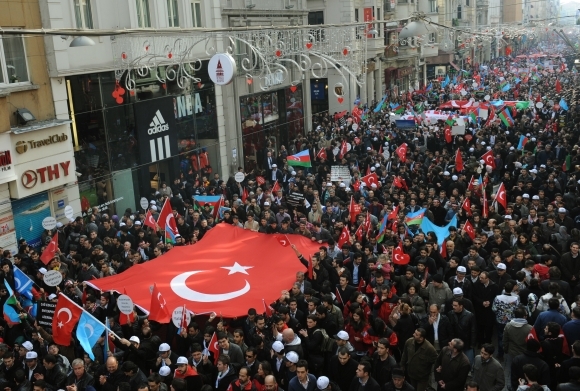 Do ulíc Istanbulu vyšlo 20 tisíc ľudí