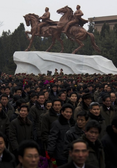 Kimovi Čong ilovi postavili obrovskú bronzovú soch