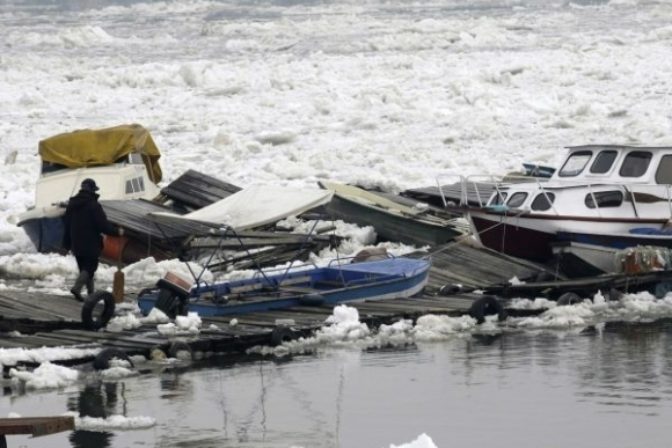Ľadové kryhy na Dunaji poškodili stovky plavidiel