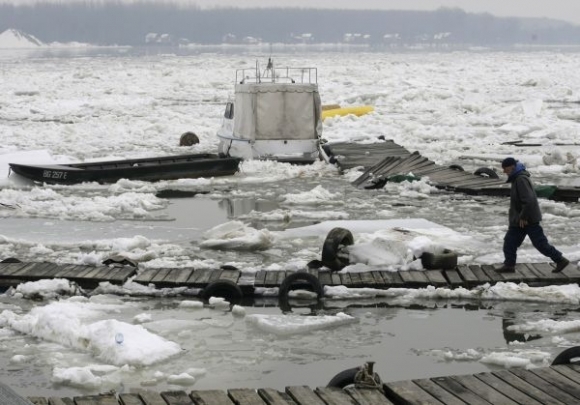 Ľadové kryhy na Dunaji poškodili stovky plavidiel