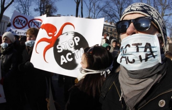 Svet protestuje proti ACTA