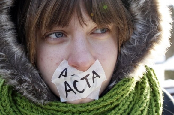 Svet protestuje proti ACTA