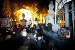 Výtržnosti po proteste Gorila II