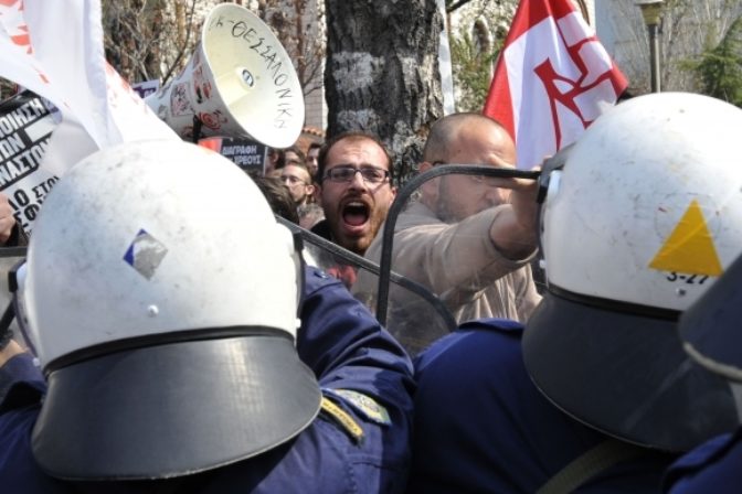 Demonštrácie počas osláv Dňa nezávislosti v Grécku