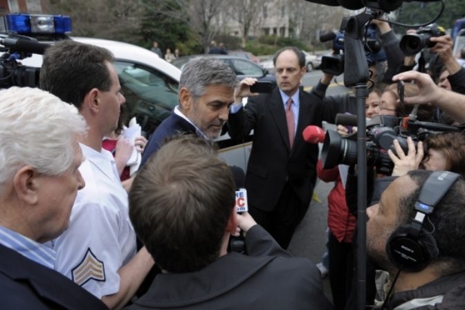 Georgea Clooneyho zatkli pri proteste