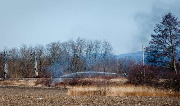 Medzi Devínskym Jazerom a Zohorom horelo