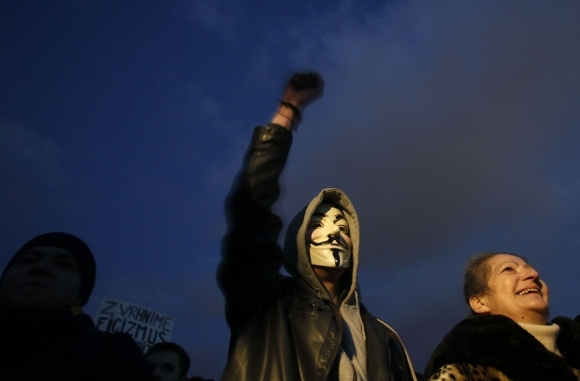 Protest Gorila poznačili vajíčka, delobuchy aj slz