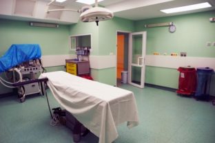 Rooseveltova nemocnica operuje roboticky