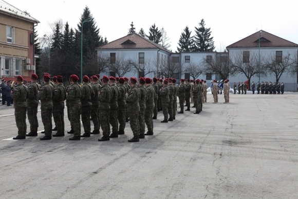 Slovenskí vojaci idú do Afganistanu a Bosny