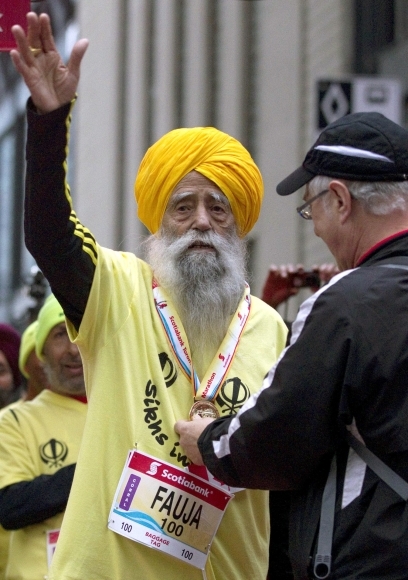 101 ročný Singh zabehol maratón v osobnom rekorde