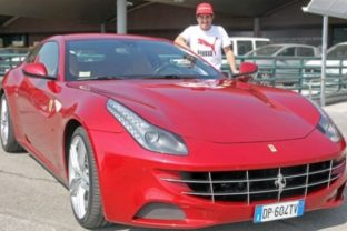 Fernando Alonso a Ferrari FF