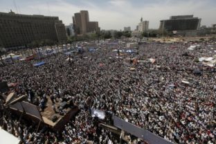 Masové demonštrácie v Káhire