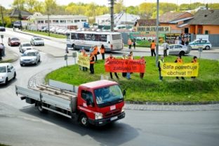 Obyvateľom Šale strpčujú život kamióny
