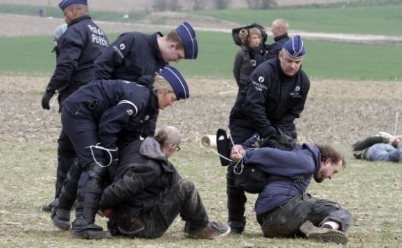 Pokus o vpád do sídla NATO nevyšiel, aktivistov za