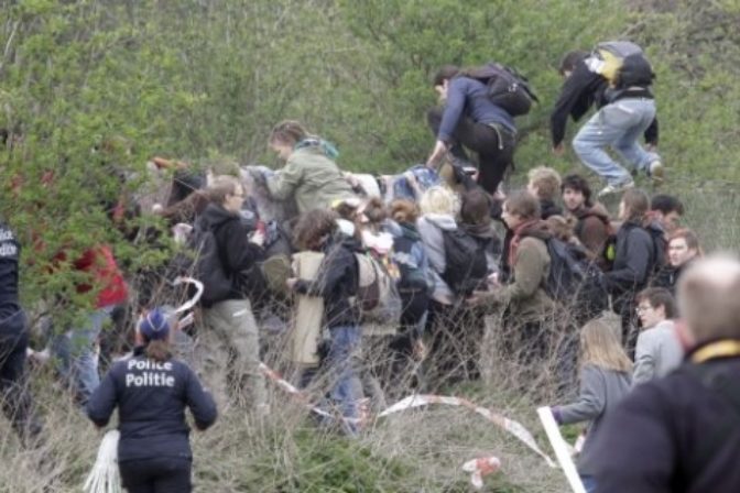 Pokus o vpád do sídla NATO nevyšiel, aktivistov za