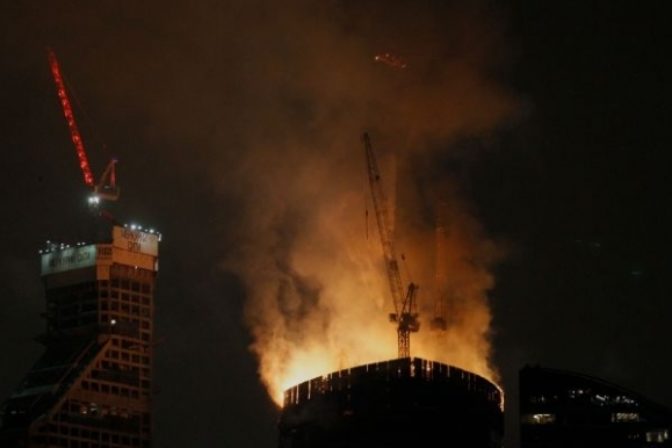 Ruský mrakodrap veľký nočný požiar nepoškodil