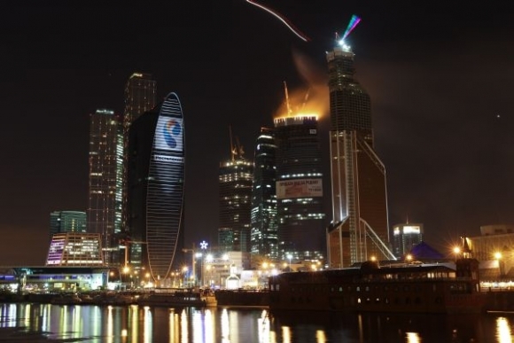 Ruský mrakodrap veľký nočný požiar nepoškodil