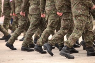 Slovenskí vojaci idú do Afganistanu a Bosny