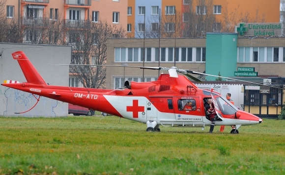 Vrtuľník záchranári