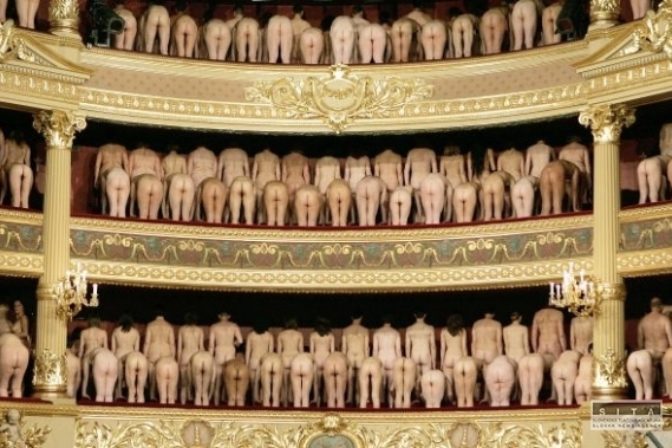 Bavori, vyzlečte sa, ide Spencer Tunick