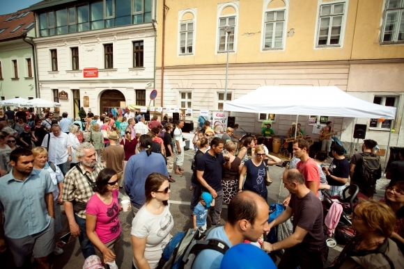 Dobrý trh opäť oživil Panenskú ulicu
