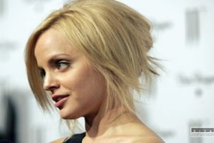 Mena Suvari