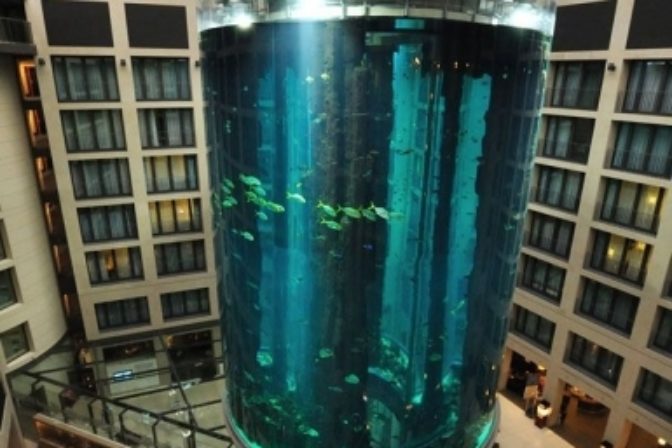 Najväčšie valcovité akvárium sveta
