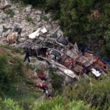 Nehodu autobusu v Albánsku neprežilo 12 študentov