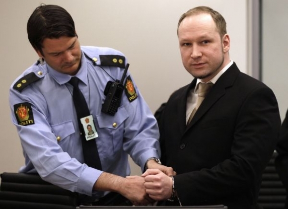V Nórsku sa začal proces s Andersom Breivikom