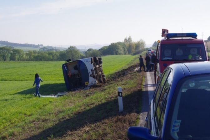 Zrážka autobusu s autami