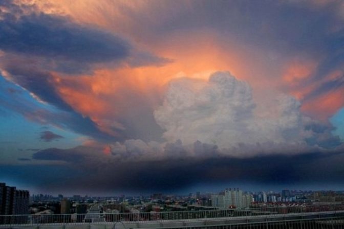 Fantastický mrak nad Pekingom