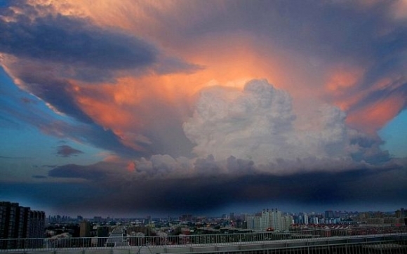 Fantastický mrak nad Pekingom