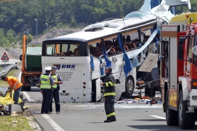 Haváriu českého autobusu neprežilo osem ľudí