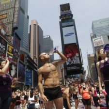 Joga na Times Square