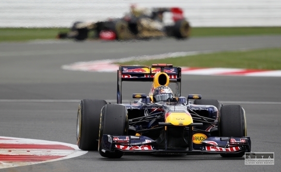 Na tréningu v Silverstone najrýchlejší Vettel