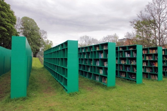 Outdoorová knižnica v Gente