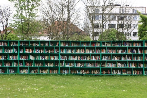 Outdoorová knižnica v Gente