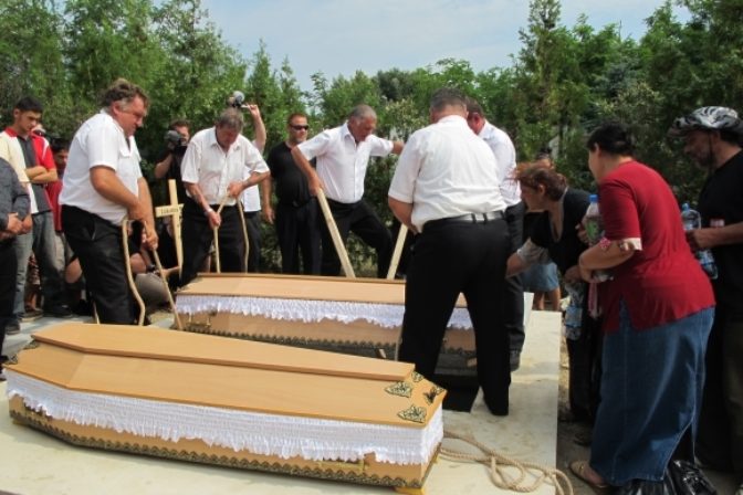 Pohreb obetí z Hurbanova