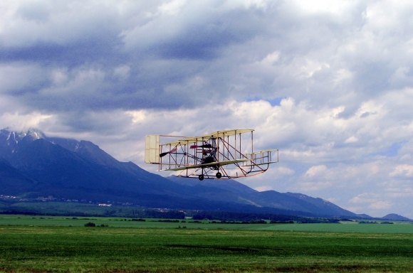 Replika lietadla bratov Wrightovcov vzlietla
